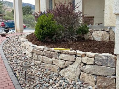 Siloam stone retaining wall at a house in Colorado Springs